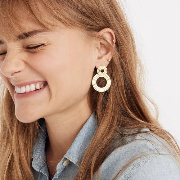 Madewell Etched Interlock Earrings - Picture 7 of 7